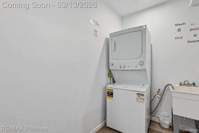 411 3rd Street, Fenton, MI 48430