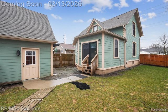 411 3rd Street, Fenton, MI 48430