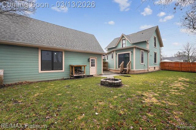 411 3rd Street, Fenton, MI 48430