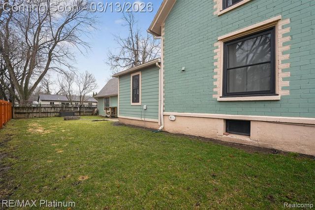 411 3rd Street, Fenton, MI 48430