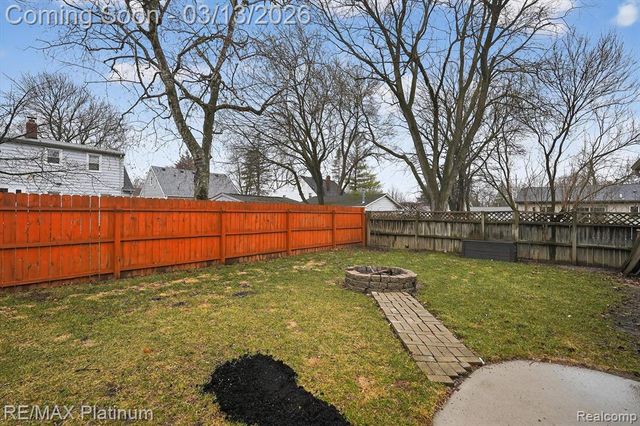 411 3rd Street, Fenton, MI 48430