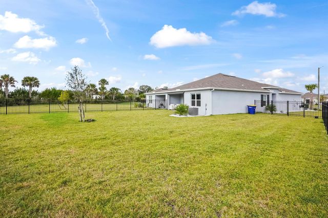 309 Raspberry Road, Fort Pierce, FL 34981