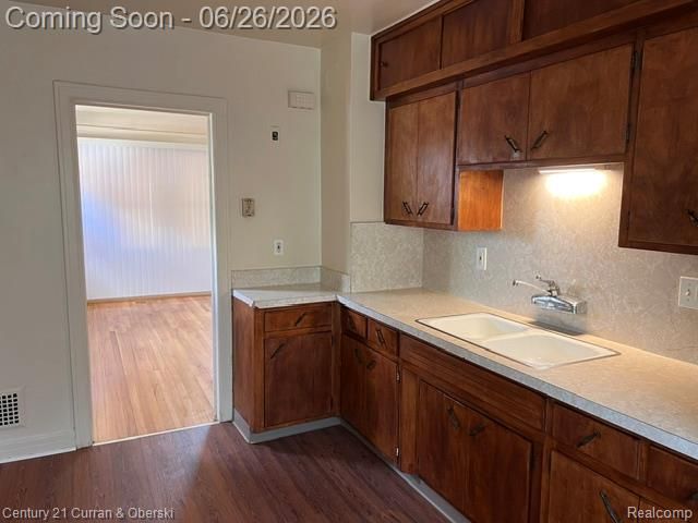 6901 Faust Avenue, Detroit, MI 48228