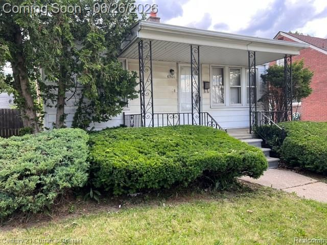 6901 Faust Avenue, Detroit, MI 48228