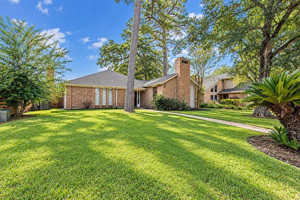 5895 Southern Hills Drive, Houston, TX 77069