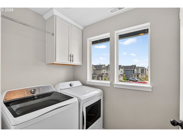 1521 S CAMILLE Pl, Newberg, OR 97132