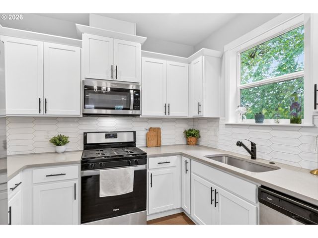 1521 S CAMILLE Pl, Newberg, OR 97132