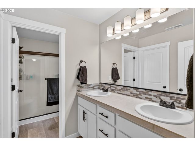 1521 S CAMILLE Pl, Newberg, OR 97132