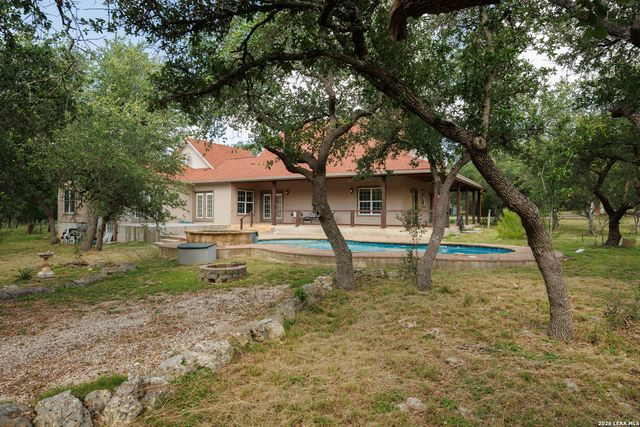 2471 OAK RUN DR, Wimberley, TX 78676