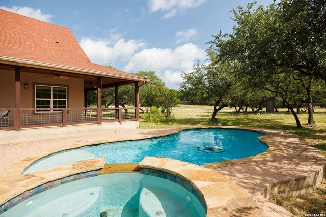 2471 OAK RUN DR, Wimberley, TX 78676