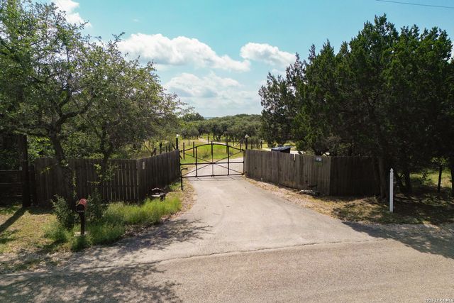 2471 OAK RUN DR, Wimberley, TX 78676