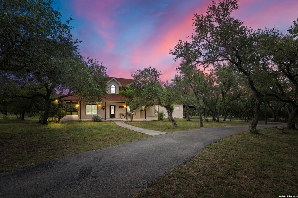 2471 OAK RUN DR, Wimberley, TX 78676