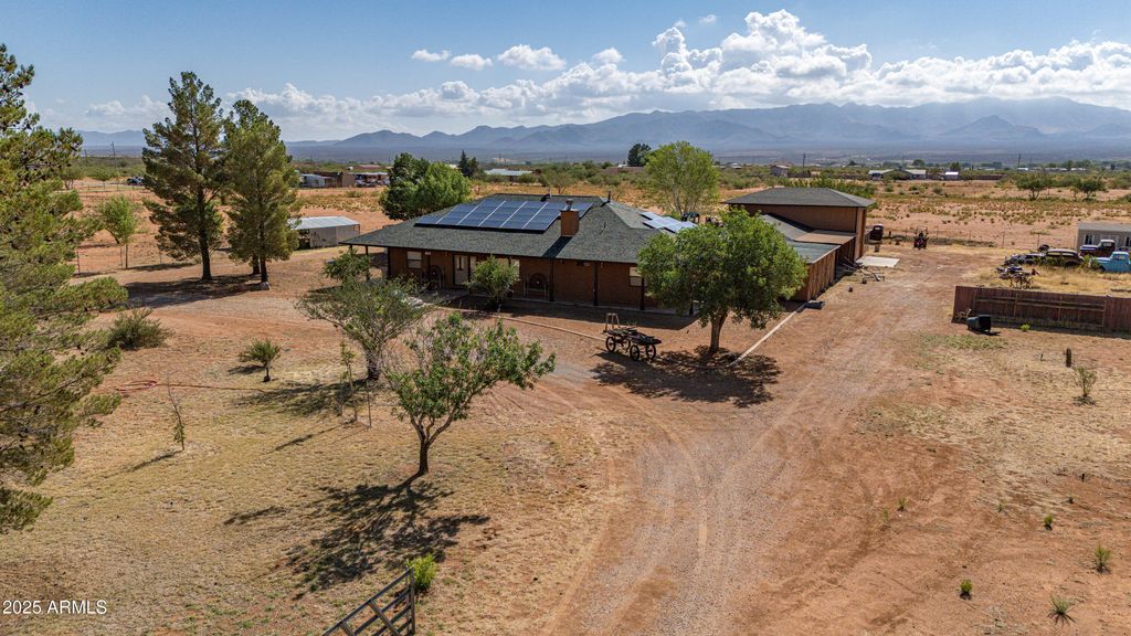 7405 S LAND GRANT Road, Hereford, AZ 85615