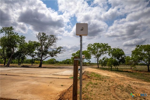 574 PR Goose Creek Lane, Jourdanton, TX 78026