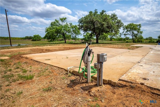 574 PR Goose Creek Lane, Jourdanton, TX 78026
