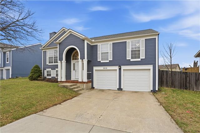 2616 SW Winchester Drive, Lee's Summit, MO 64063