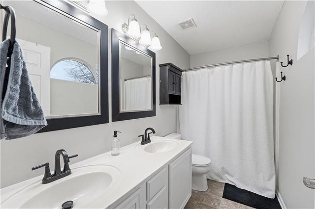 2616 SW Winchester Drive, Lee's Summit, MO 64063