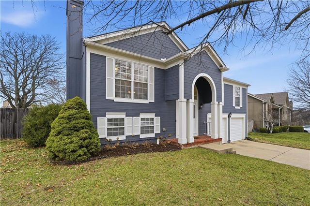 2616 SW Winchester Drive, Lee's Summit, MO 64063