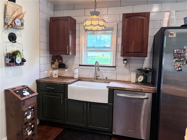 4815 Main St, Mcdonald, PA 15057