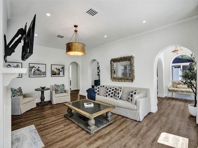 1128 Tyler St, Hollywood, FL 33019
