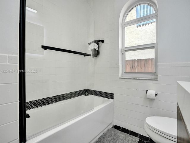 1128 Tyler St, Hollywood, FL 33019