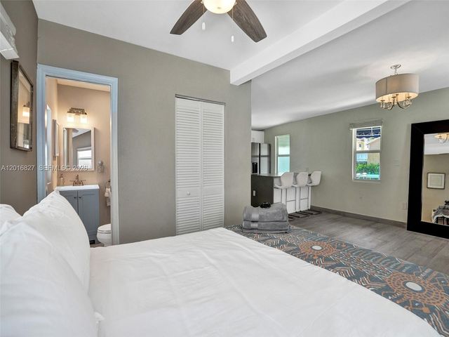1128 Tyler St, Hollywood, FL 33019
