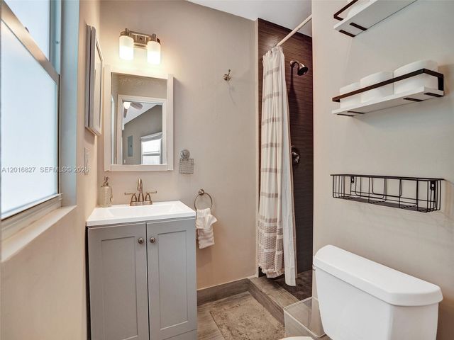 1128 Tyler St, Hollywood, FL 33019