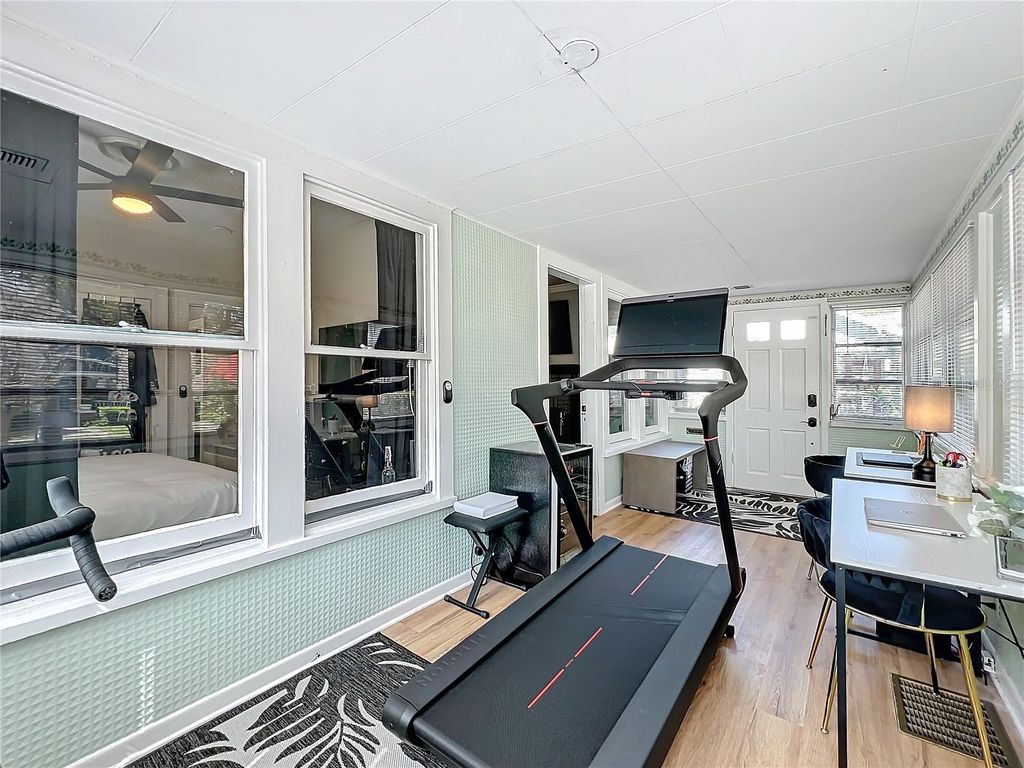 Image 12 of property listing at 16 N LAWSONA BOULEVARD, Orlando, FL 32801