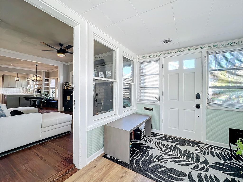 Image 13 of property listing at 16 N LAWSONA BOULEVARD, Orlando, FL 32801