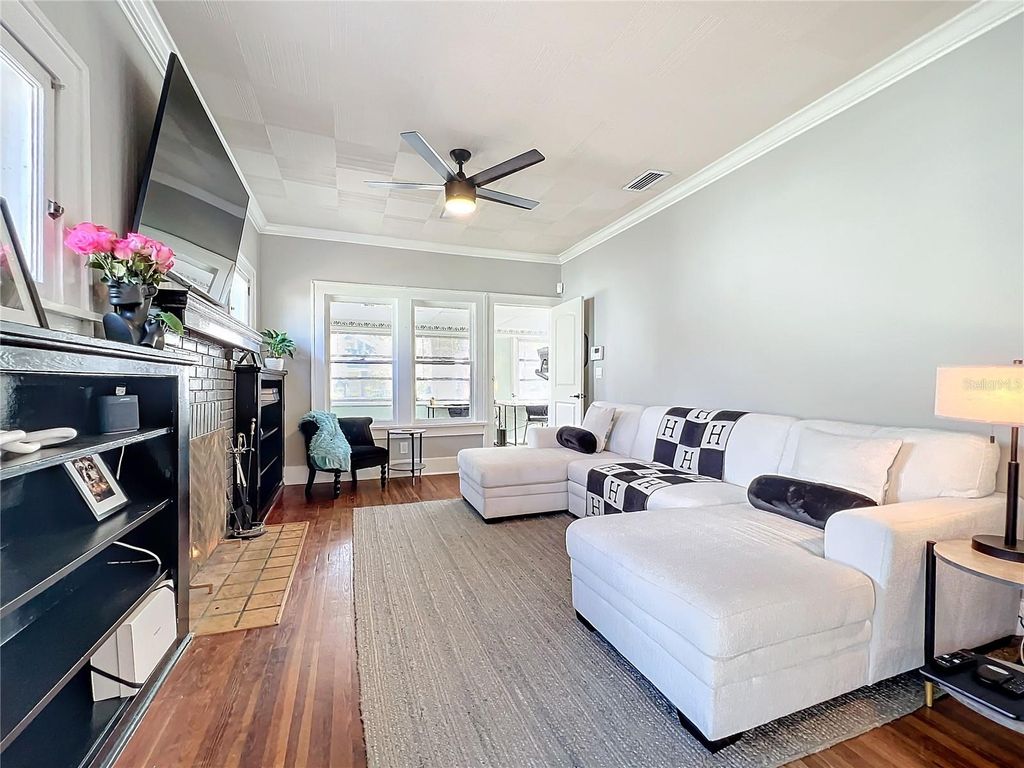 Image 16 of property listing at 16 N LAWSONA BOULEVARD, Orlando, FL 32801