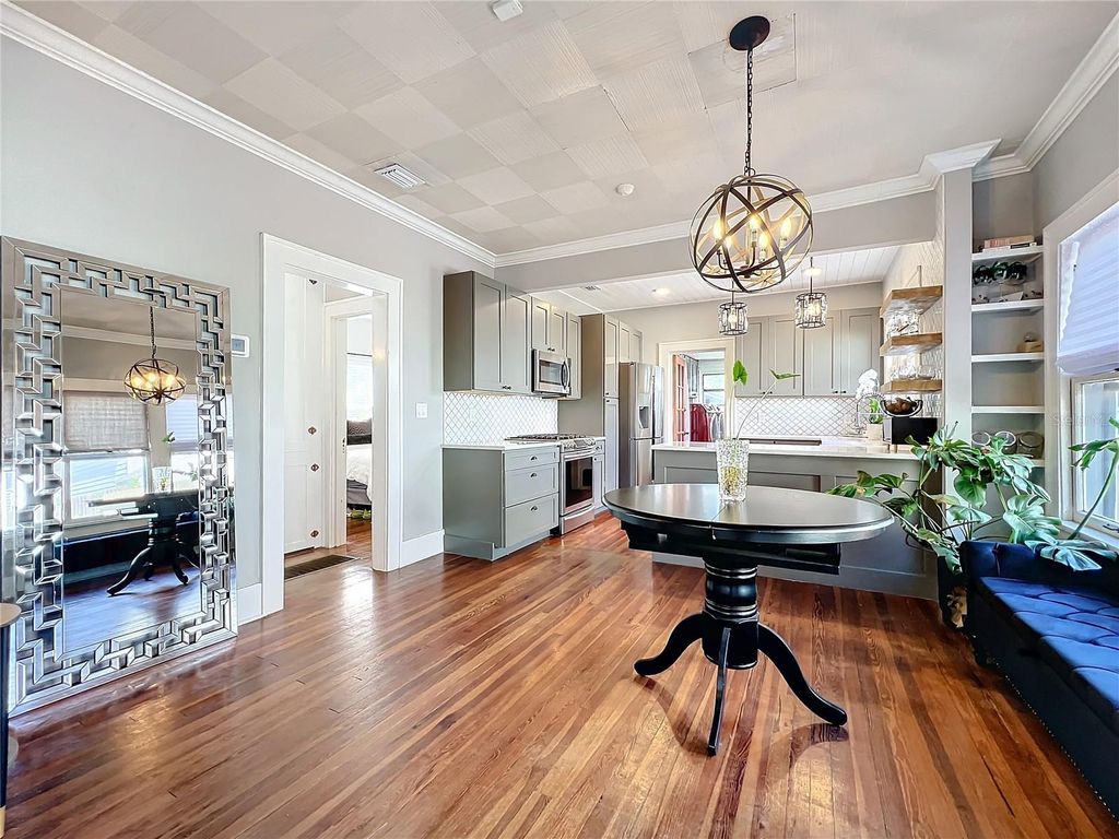 Image 17 of property listing at 16 N LAWSONA BOULEVARD, Orlando, FL 32801