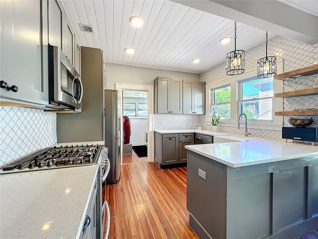 Image 22 of property listing at 16 N LAWSONA BOULEVARD, Orlando, FL 32801