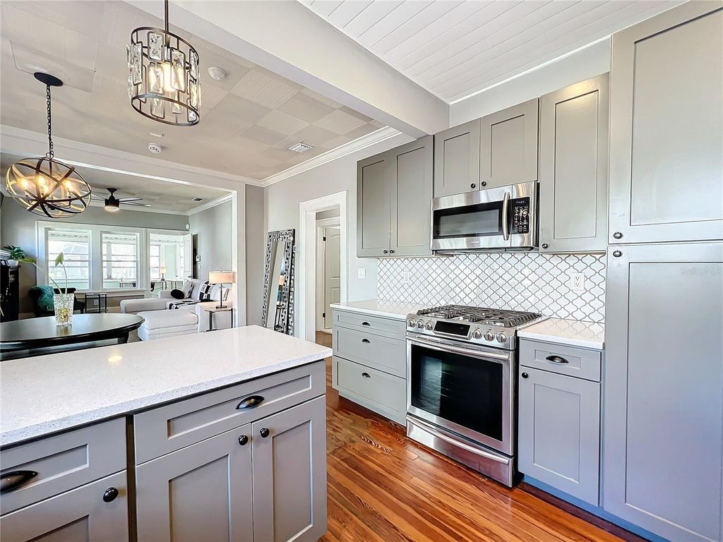 Image 27 of property listing at 16 N LAWSONA BOULEVARD, Orlando, FL 32801