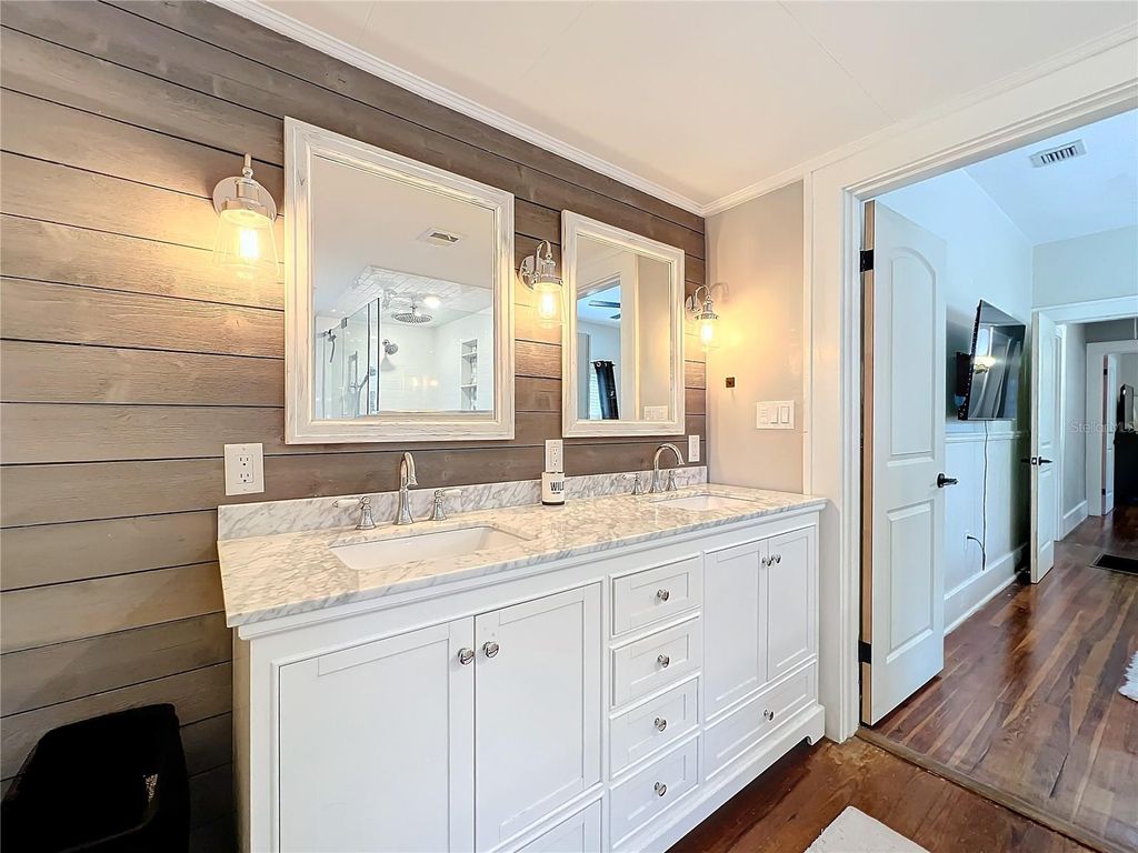 Image 33 of property listing at 16 N LAWSONA BOULEVARD, Orlando, FL 32801