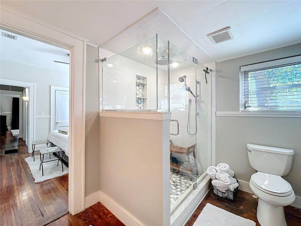 Image 34 of property listing at 16 N LAWSONA BOULEVARD, Orlando, FL 32801