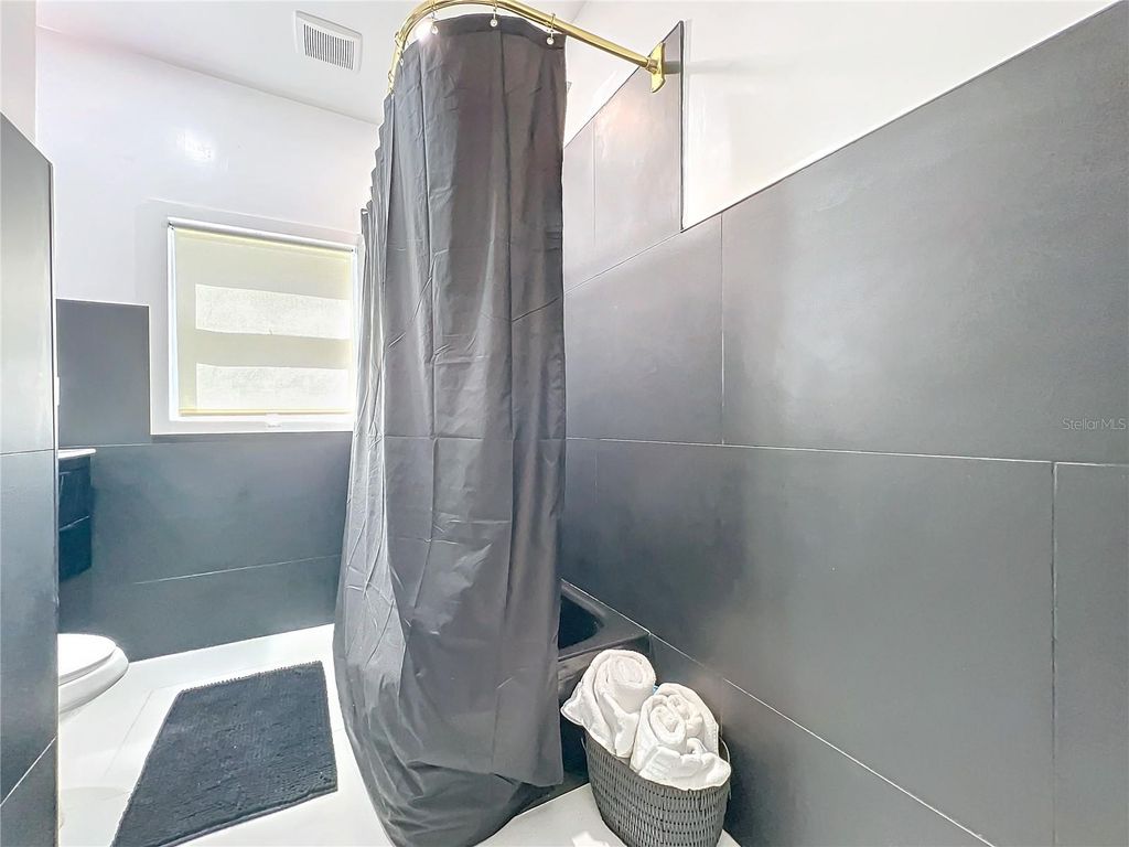 Image 37 of property listing at 16 N LAWSONA BOULEVARD, Orlando, FL 32801