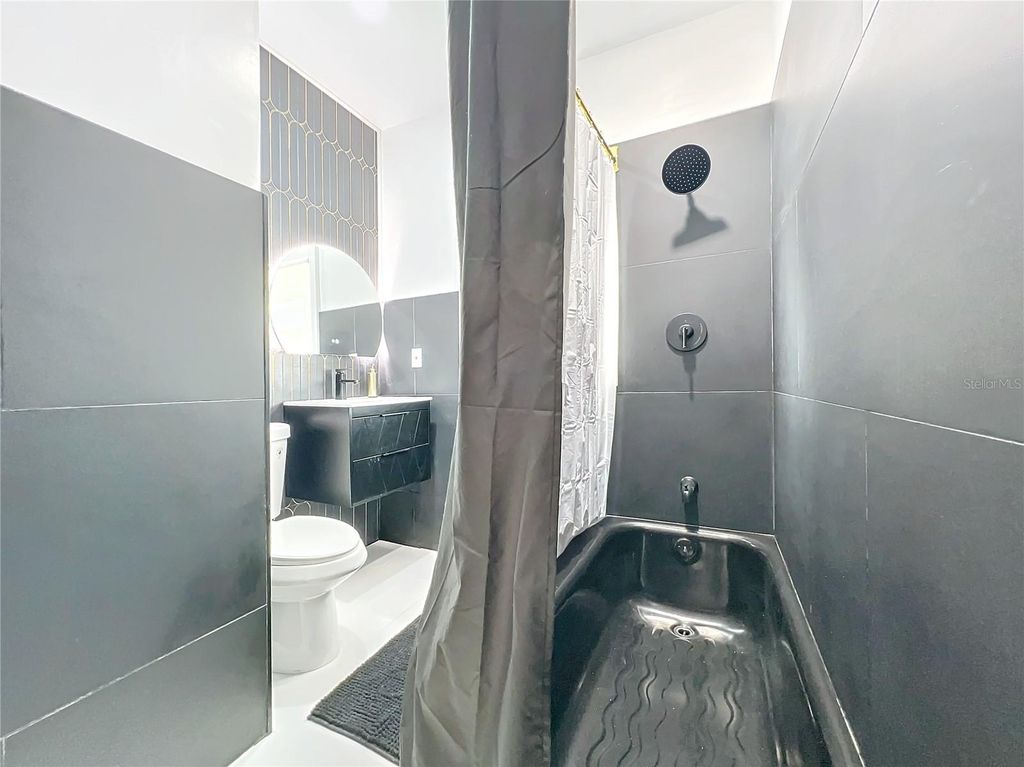 Image 38 of property listing at 16 N LAWSONA BOULEVARD, Orlando, FL 32801