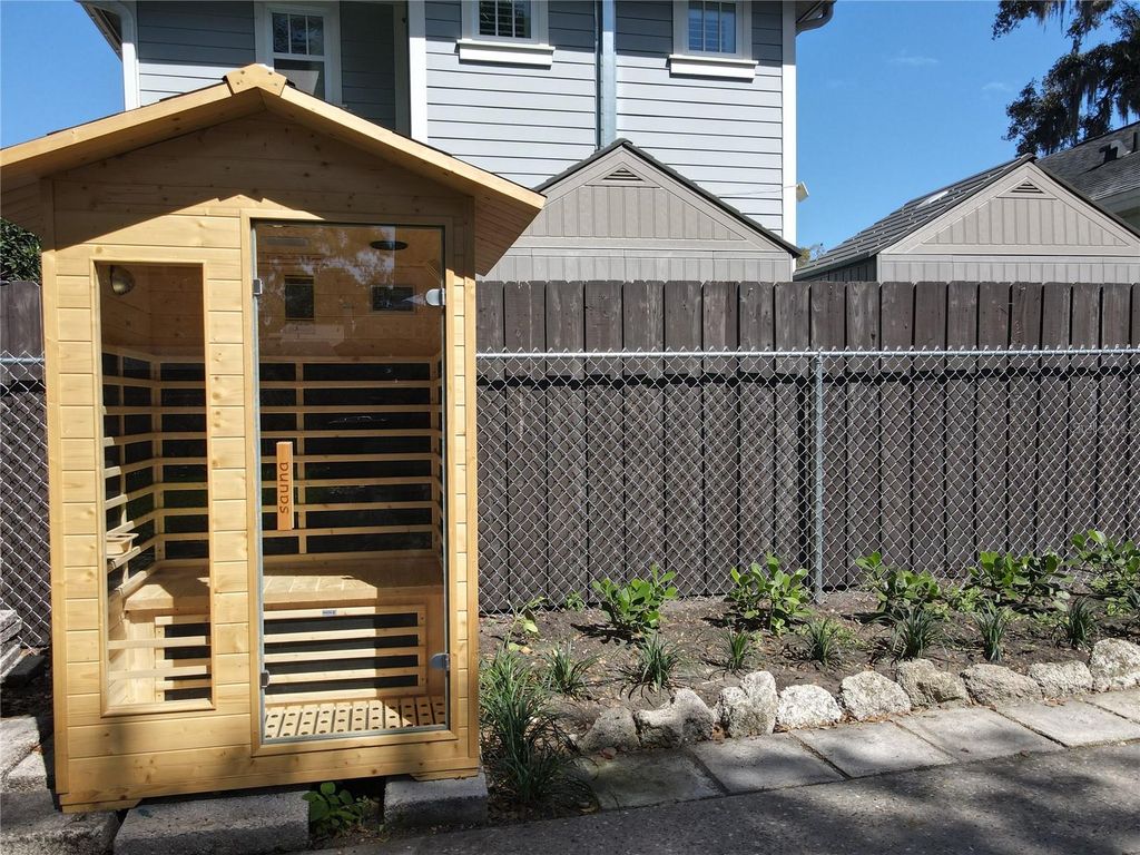 Image 50 of property listing at 16 N LAWSONA BOULEVARD, Orlando, FL 32801