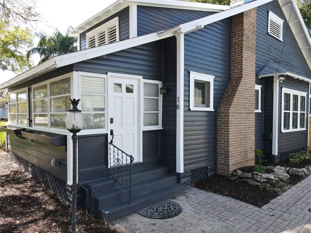 Image 7 of property listing at 16 N LAWSONA BOULEVARD, Orlando, FL 32801