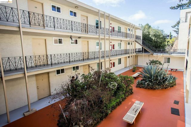 3525 Dimond, Oakland, CA 94602