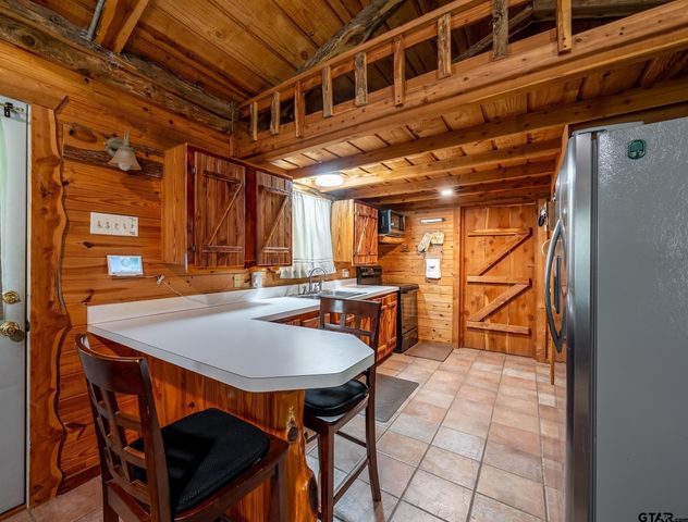 368 County Road 3318, Jacksonville, TX 75766