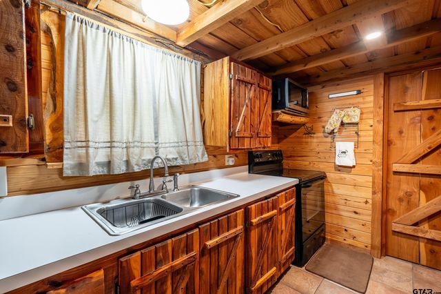 368 County Road 3318, Jacksonville, TX 75766