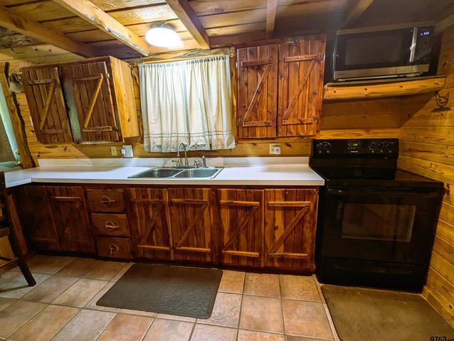 368 County Road 3318, Jacksonville, TX 75766