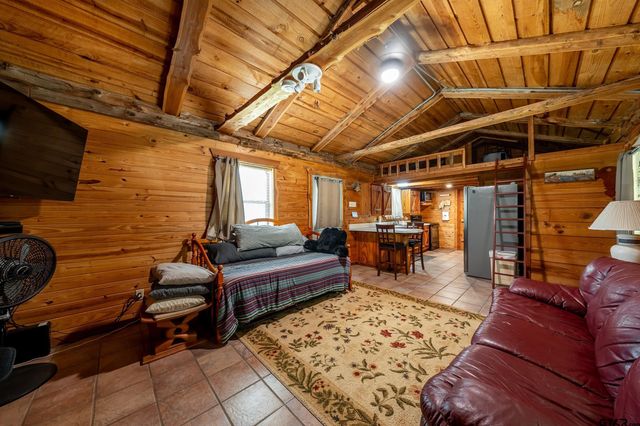 368 County Road 3318, Jacksonville, TX 75766