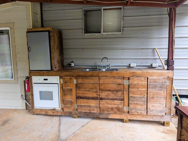 368 County Road 3318, Jacksonville, TX 75766