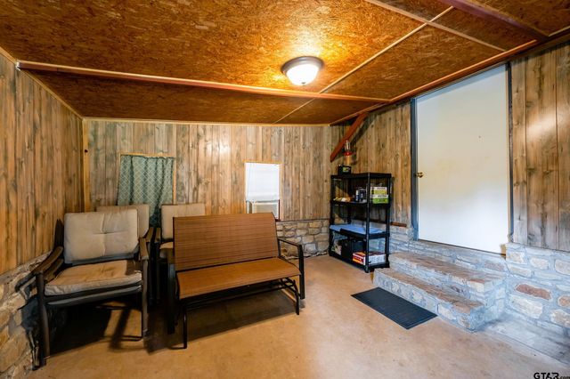 368 County Road 3318, Jacksonville, TX 75766