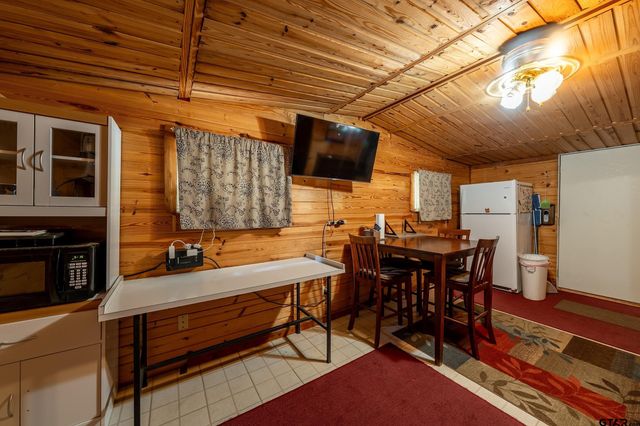 368 County Road 3318, Jacksonville, TX 75766