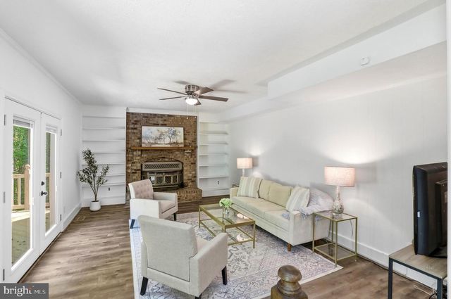 11905 FALLING CREEK DR, Manassas, VA 20112