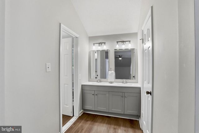 11905 FALLING CREEK DR, Manassas, VA 20112