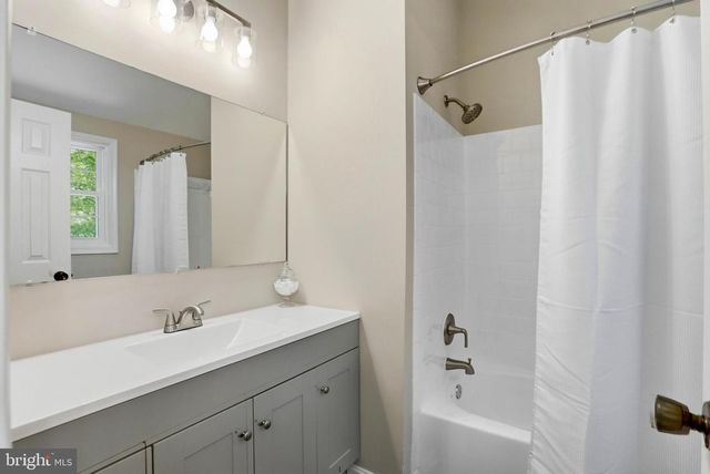 11905 FALLING CREEK DR, Manassas, VA 20112